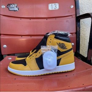 [SOLD] Men’s DS Jordan 1 High Retro OG 'POLLEN'